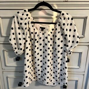 Ann Taylor Black And Whit Polka Dot T Shirt Blouse Size XS NWT